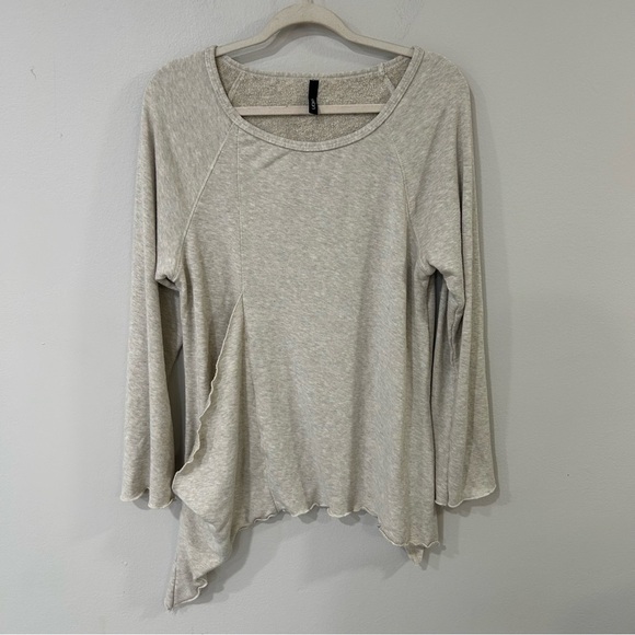 Elan Women’s Cream Oatmeal Asymmetrical Long Sleeve Crewneck Sweater Size Small - Picture 1 of 5